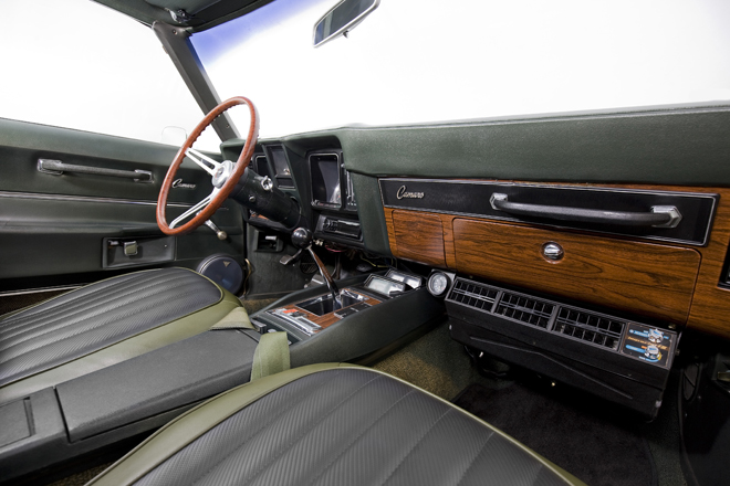 1969y Chevrolet CAMARO Z28　運転席