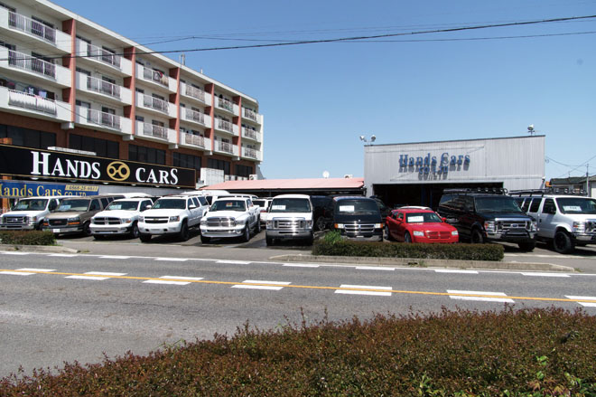 アメ車専門　ハンズカーズ　店頭