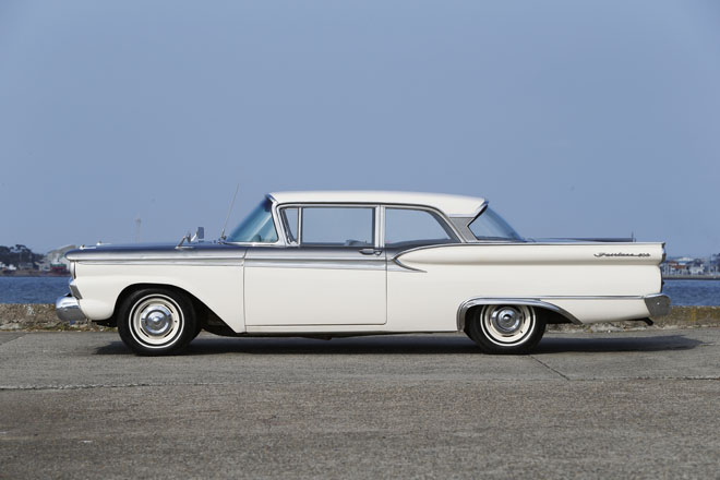 1959y Ford FAIRLANE 500 サイド