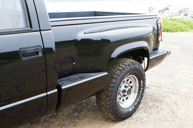 1991y GMC SIERRA K1500 　ベッドサイドにステップがある形状で