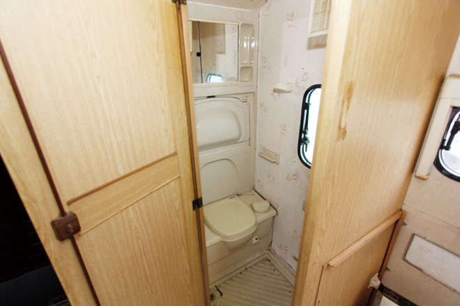Elddis Wisp Saloon　トイレ付きのトレーラーハウス