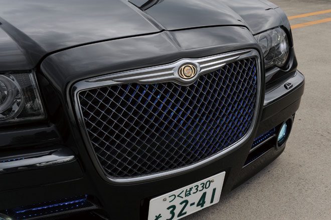 2008y CHRYSLER 300C　フロントグリル