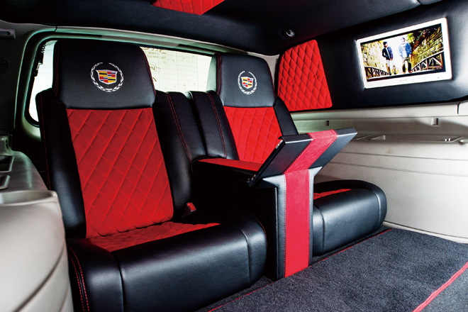 2004y CADILLAC ESCALADE ESV　サイドにモニターを加えルーフに間接照明