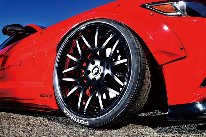 2015FORD MUSTANG　ホイールは、フォージアート・マグリアECLのF20×9.5J-50／R20×12J-38