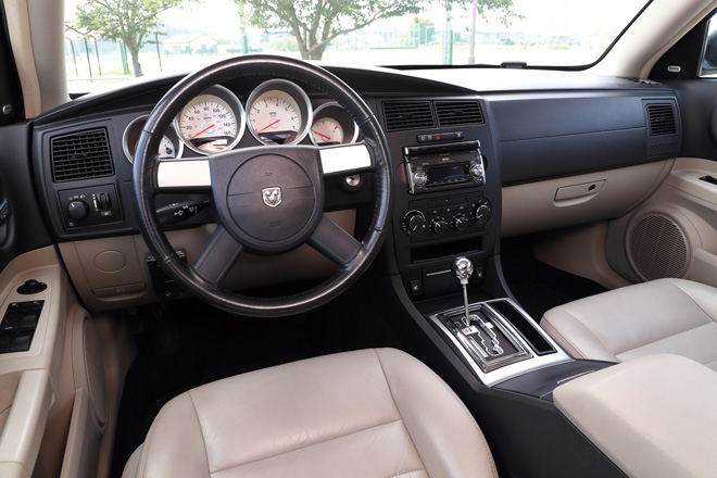 2005y DODGE MAGNUM R/T　ステアリング