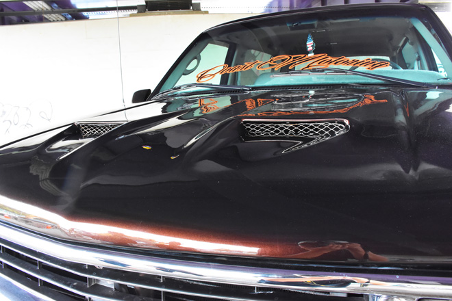 GMC YUKON　ボンネット