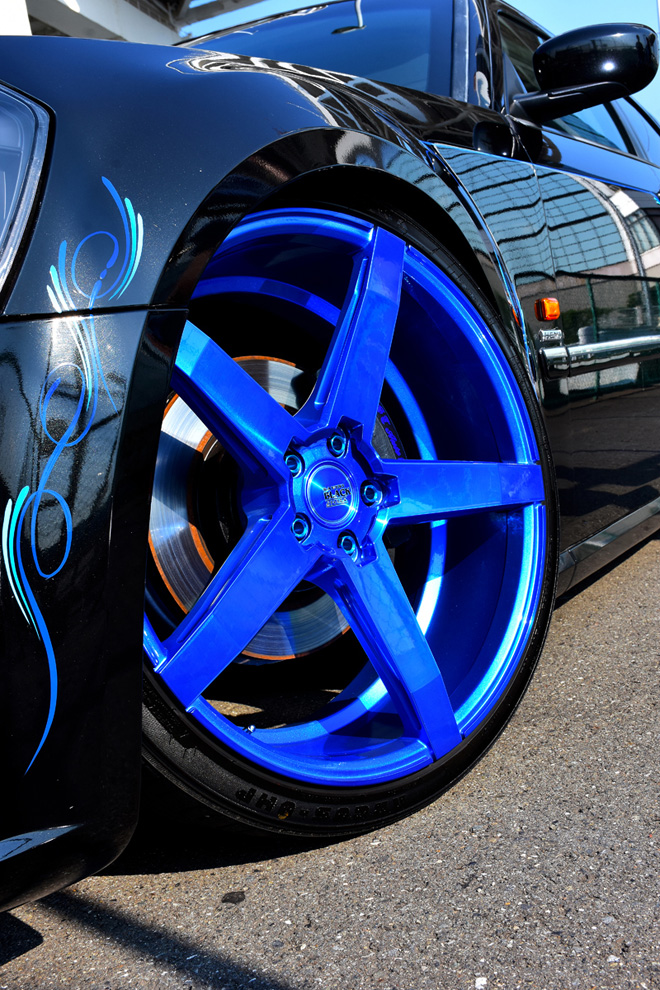 DODGE MAGNUM RT × SAVINI WHEELS　ブルーのホイール