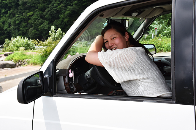 シボレーアストロ　運転席に座るオーナー
