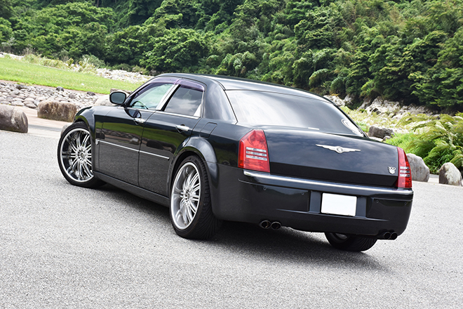クライスラー300C　リア　バックスタイル