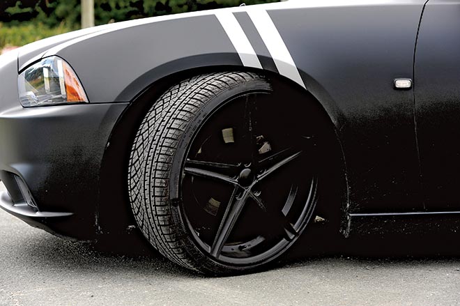 2011 DODGE CHARGER　タイヤ　ホイール