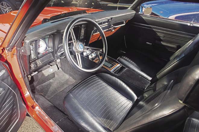 1969 Chevrolet Camaro RS　ステアリング　シート