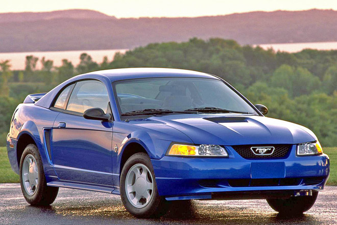 1999Ford-Mustang_