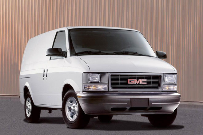 2005-GMC_Safari-Minivan-Image-02