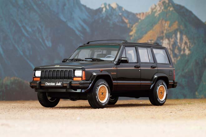 1/18 1992 Jeep CHEROKEE