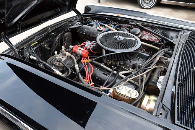 搭載エンジンはオリジナルの430(7.0ℓ)MEL V8で、キャブはエーデルブロックに変更。
