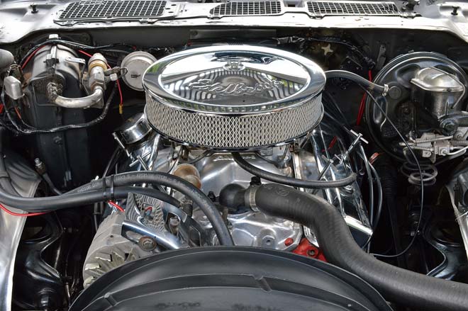 搭載するエンジンはスタンダードの350 V8。