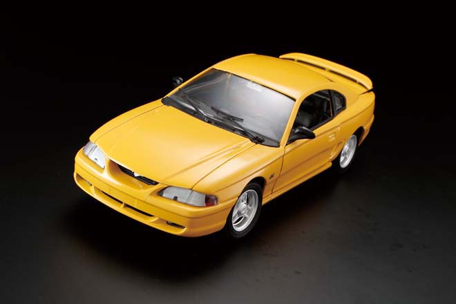 1/18 1994 FORD MUSTANG GT、Revell