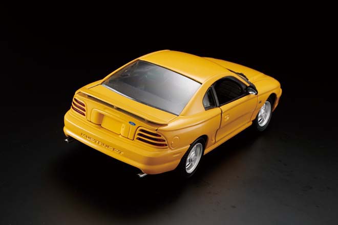 1/18 1994 FORD MUSTANG GT、Revell