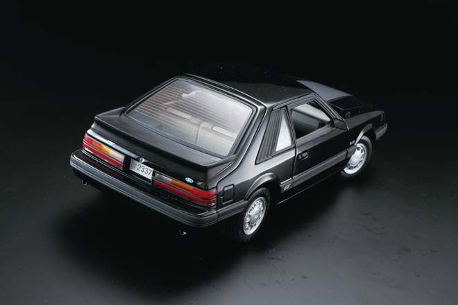 1/18 1985 FORD MUSTANG GT、GMP