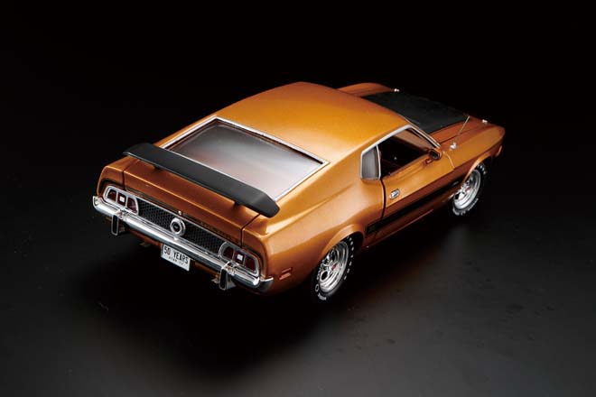 1/18 1973 FORD MUSTANG MACH1、auto world