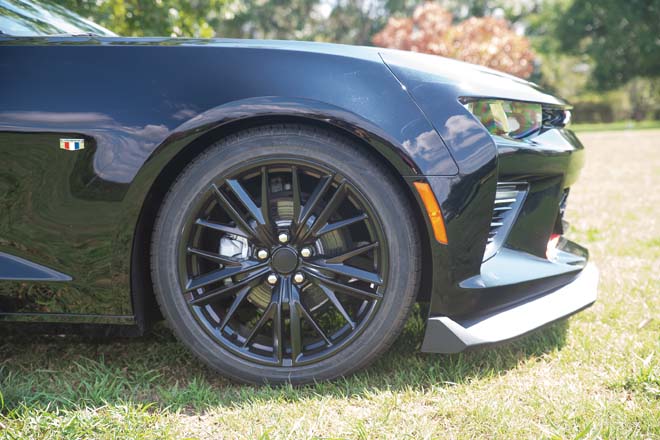 ZL1ルックの20インチホイールをインストール。