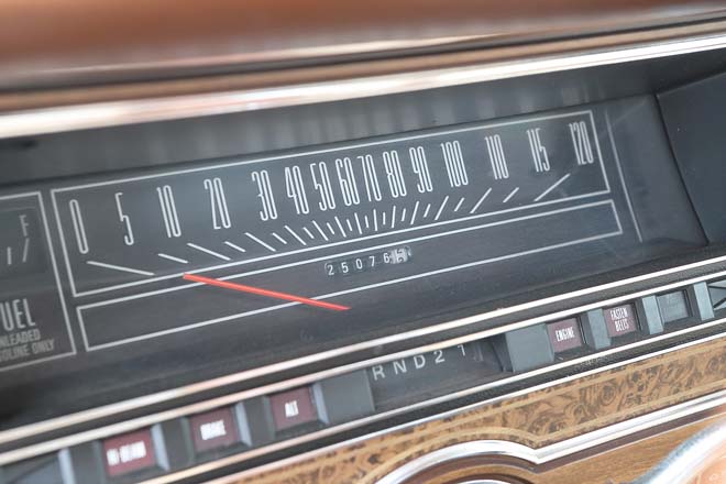 ワンオーナー車で、新車時のステッカーも残っている。