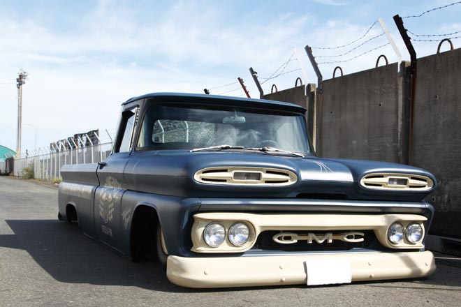 4灯式のライトによる目力の強さはgmcならではのチャームポイント