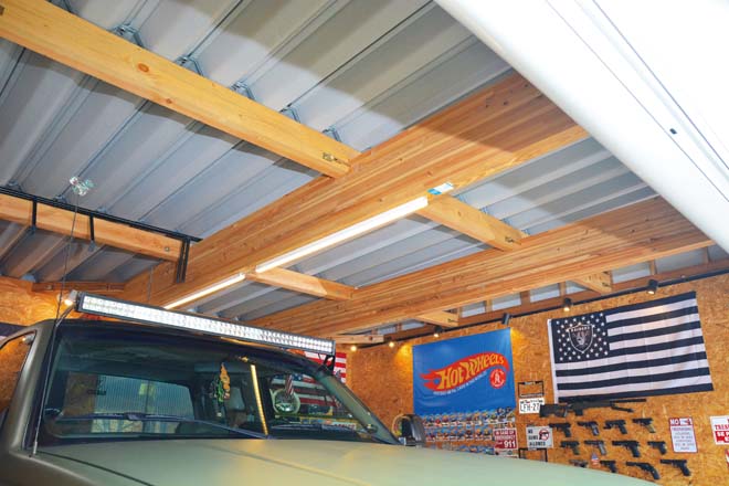 男の隠れ家の理想形ともいえる ガレージにハイリフトの相棒を収容