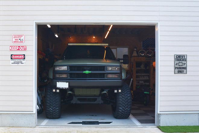 男の隠れ家の理想形ともいえる ガレージにハイリフトの相棒を収容