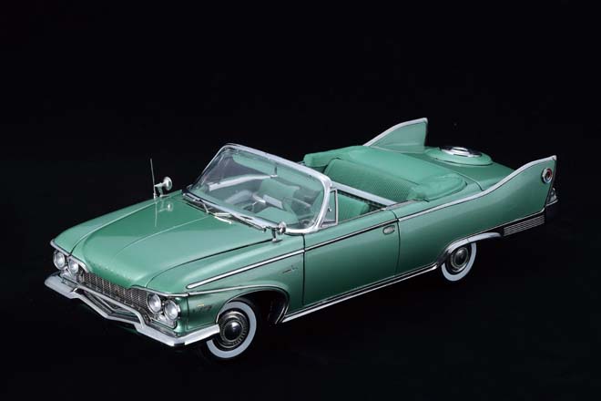 1/18 Sun Star、1960 Plymouth Fury Open Convertible