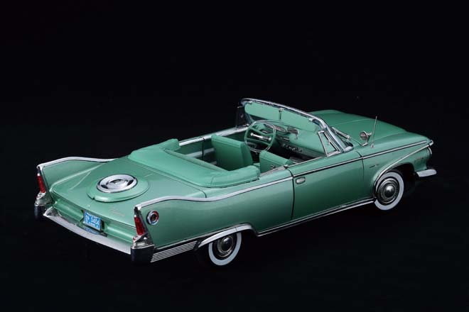 1/18 Sun Star、1960 Plymouth Fury Open Convertible