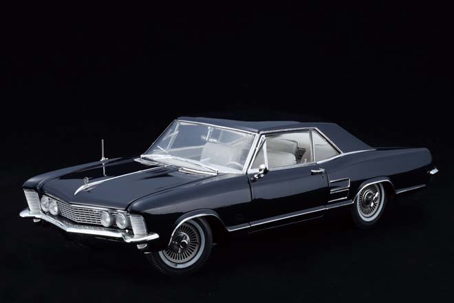 1/18 HIGHWAY 61、1964 Buick Riviera