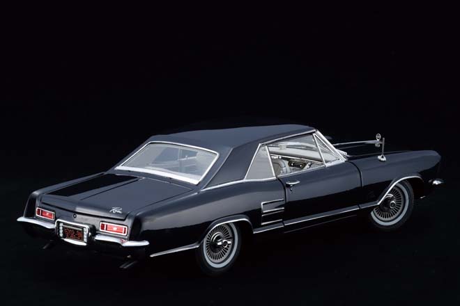 1/18 HIGHWAY 61、1964 Buick Riviera