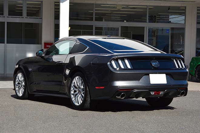 右ハンドルのマスタングで 妻と楽しむ最高のクルマ 右ハンドルのマスタングで 妻と楽しむ最高のクルマ