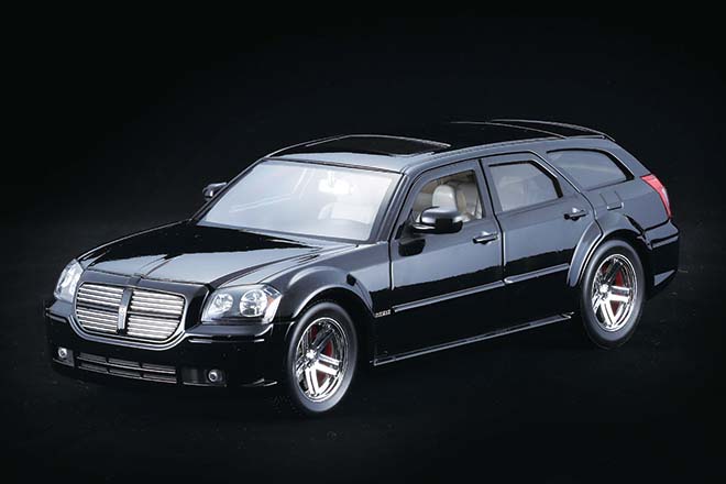 1/18 JADA TOYS 2006 DODGE MAGNUM R/T