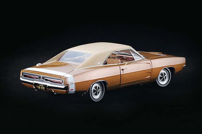 1/18 auto world 1969 DODGE CHARGER R/T SE