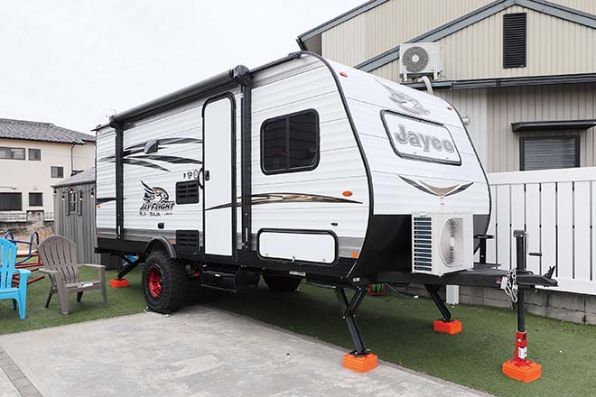 全長6.7mのキャンピングトレーラー「Jayco JAY FLIGHT 174BH SLL BAJA」