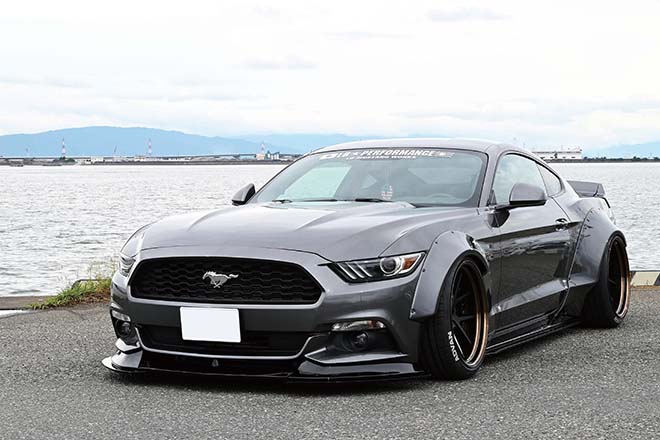 FORD MUSTANG