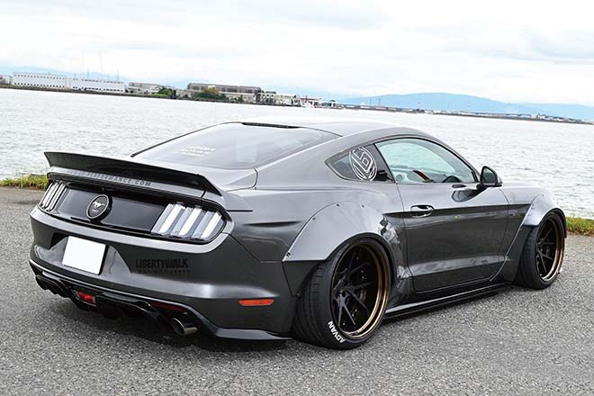 FORD MUSTANG