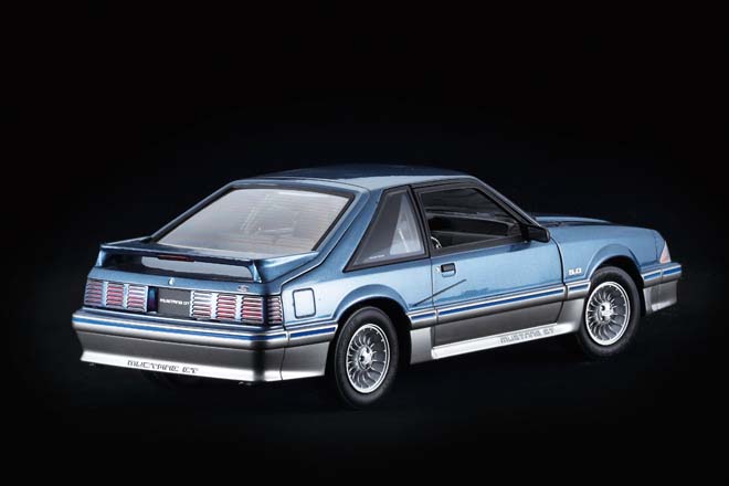 1/18 gmp　1993 Ford Mustang GT