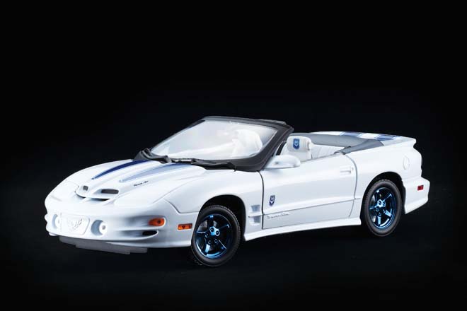 1/18 ROAD Signature　1999 Pontiac Firebird Trans Am