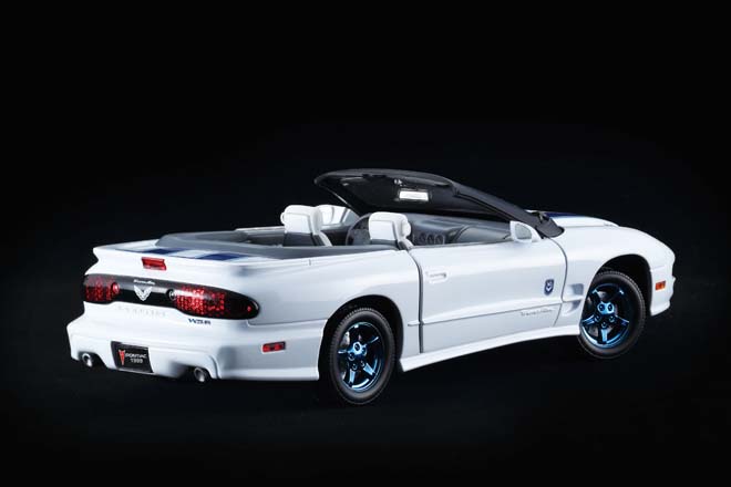 1/18 ROAD Signature　1999 Pontiac Firebird Trans Am