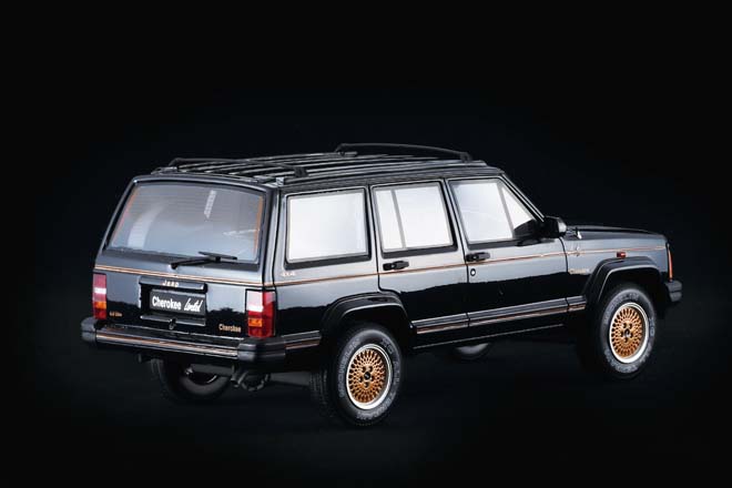 1/18 OttO mobile　1992 Jeep Cherokee Limited