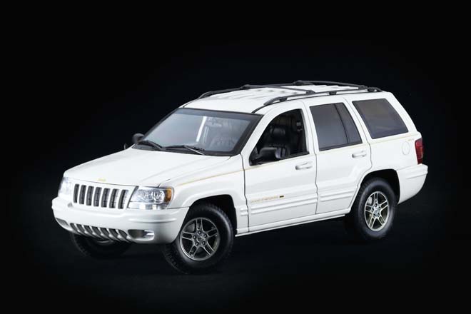 1/18 AUTOart　1999 Jeep Grand Cherokee