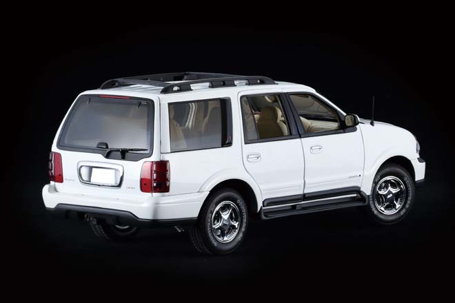 1/18 AUTOart　1998 Lincoln Navigator