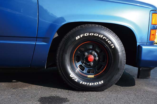 バセットホイール（15インチ）にBFグッドリッチ・ラジアルT/A（235/70R15） を組み合わせ