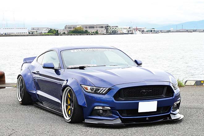 FORD MUSTANG