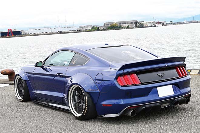 FORD MUSTANG