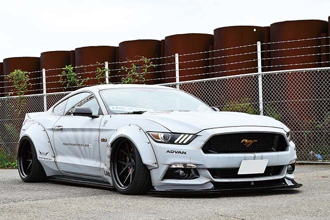 FORD MUSTANG