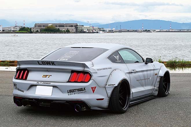 FORD MUSTANG